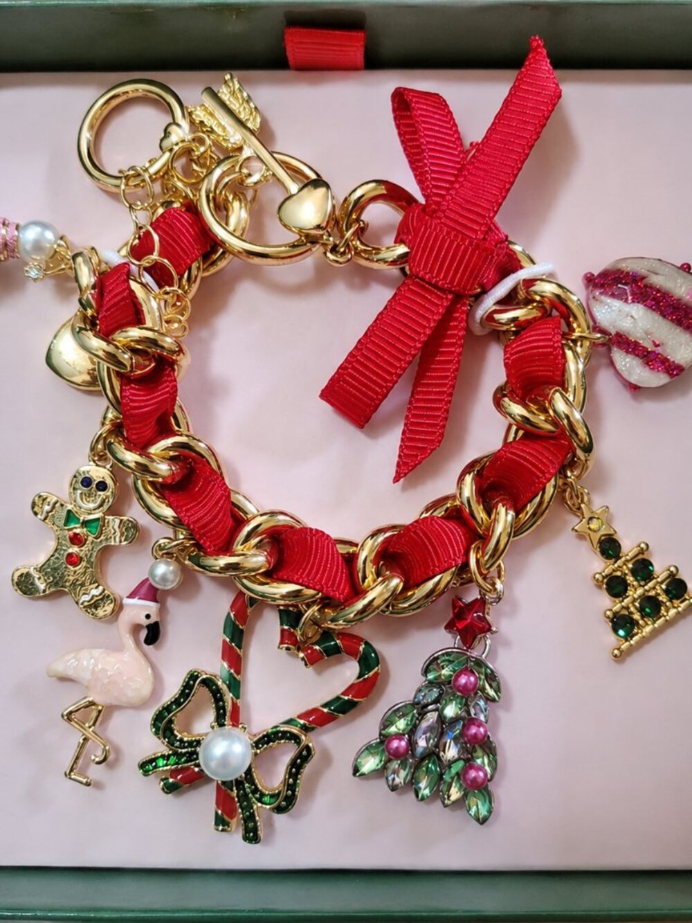 💚🔹️Betsey Johnson🔹️ Holiday Red Velvet Ribbon Charm Bracelet